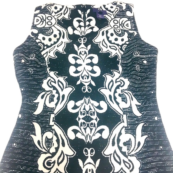Body Slimming Black & White Shift Dress - Picture 7 of 11